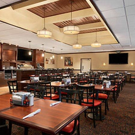 Ramada Burlington Hotel And Conference Center Eksteriør bilde