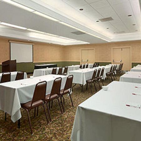 Ramada Burlington Hotel And Conference Center Eksteriør bilde