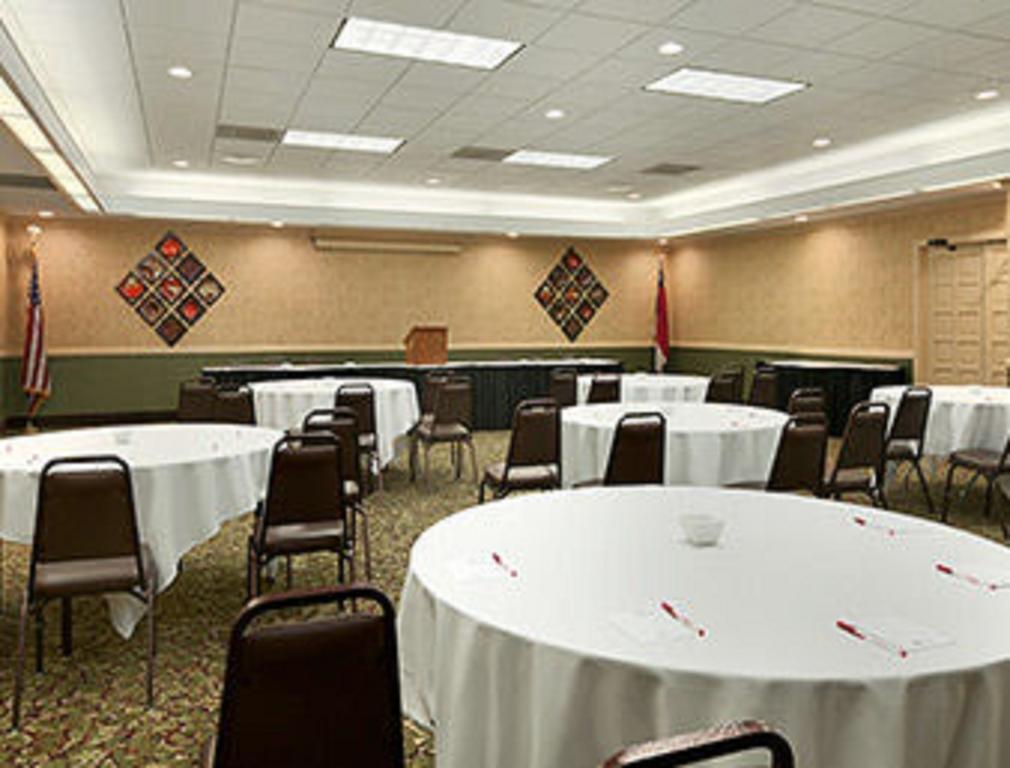Ramada Burlington Hotel And Conference Center Eksteriør bilde