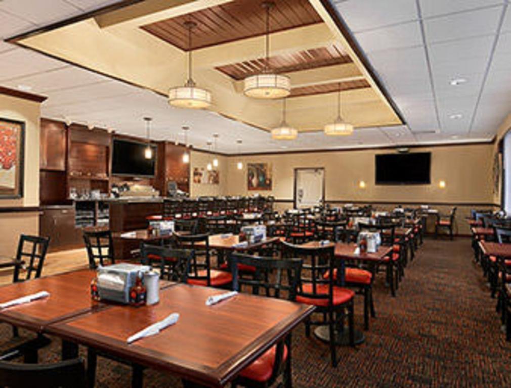 Ramada Burlington Hotel And Conference Center Eksteriør bilde