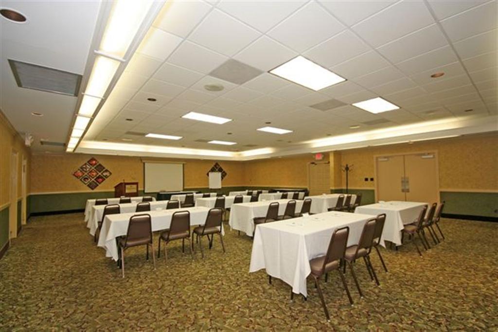 Ramada Burlington Hotel And Conference Center Eksteriør bilde