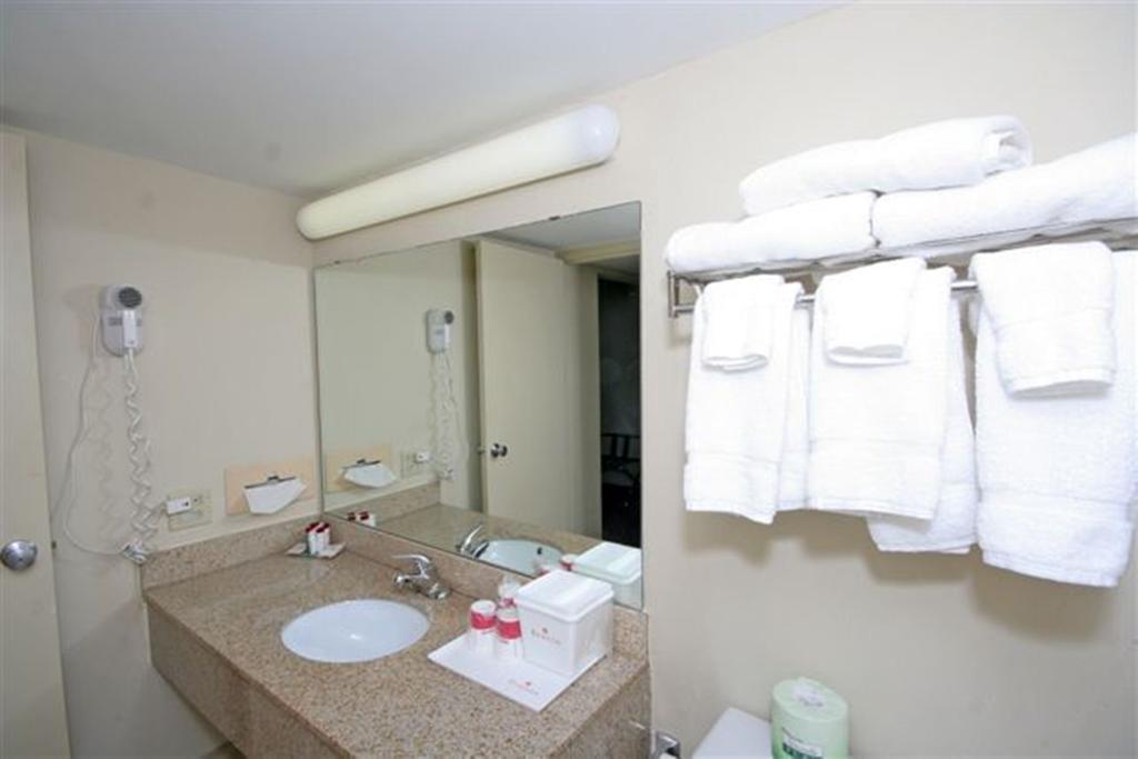 Ramada Burlington Hotel And Conference Center Rom bilde