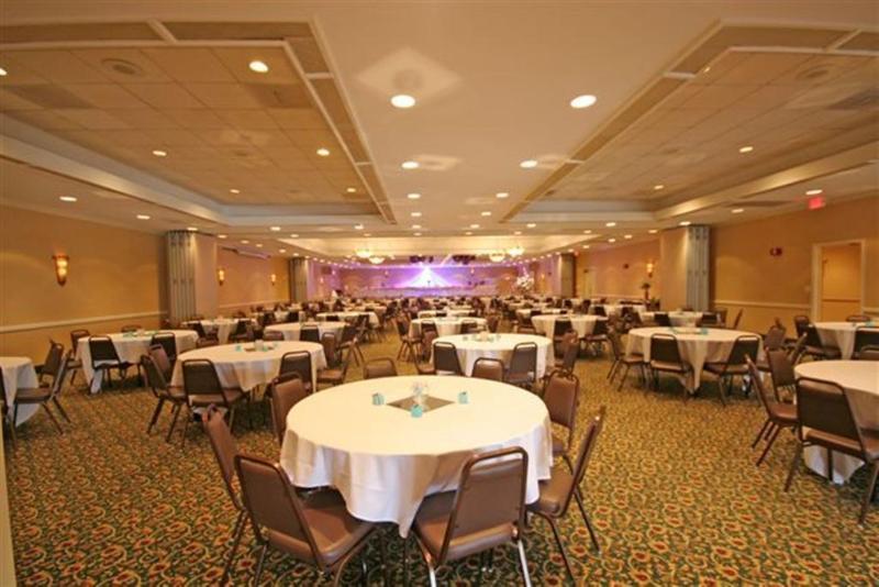 Ramada Burlington Hotel And Conference Center Eksteriør bilde