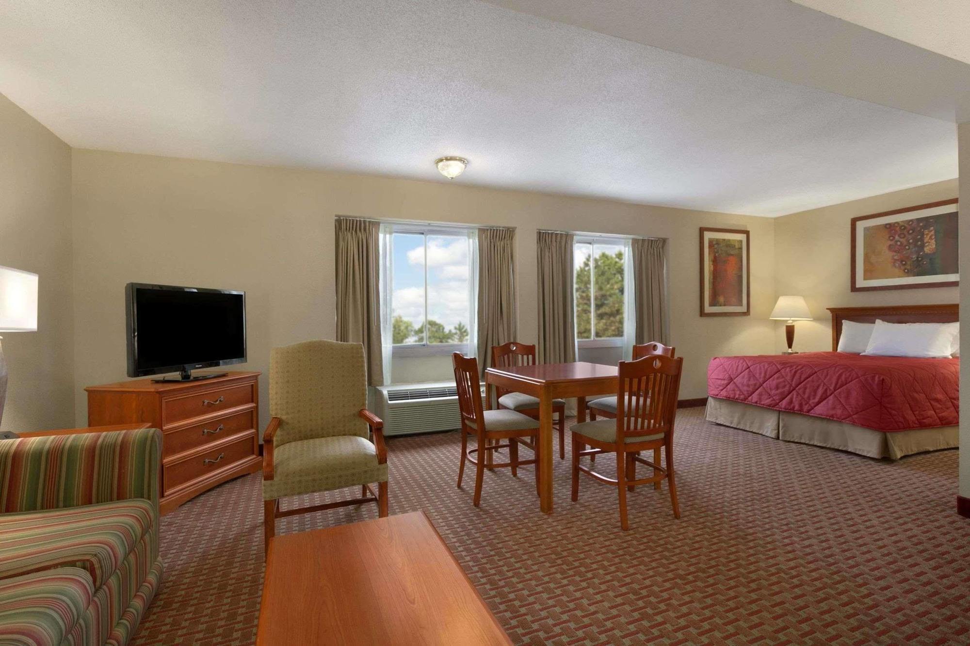 Ramada Burlington Hotel And Conference Center Eksteriør bilde