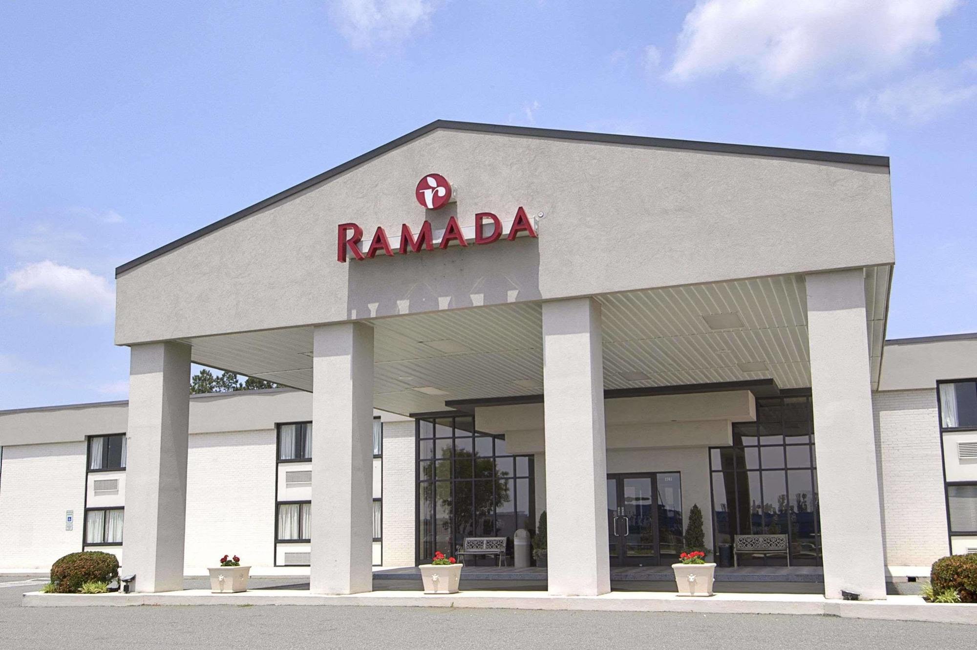 Ramada Burlington Hotel And Conference Center Eksteriør bilde